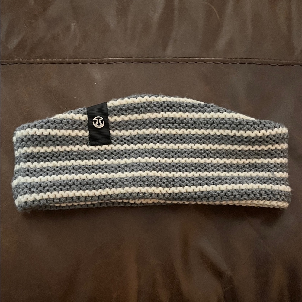 Lululemon•Striped Gray and White Knit Headband